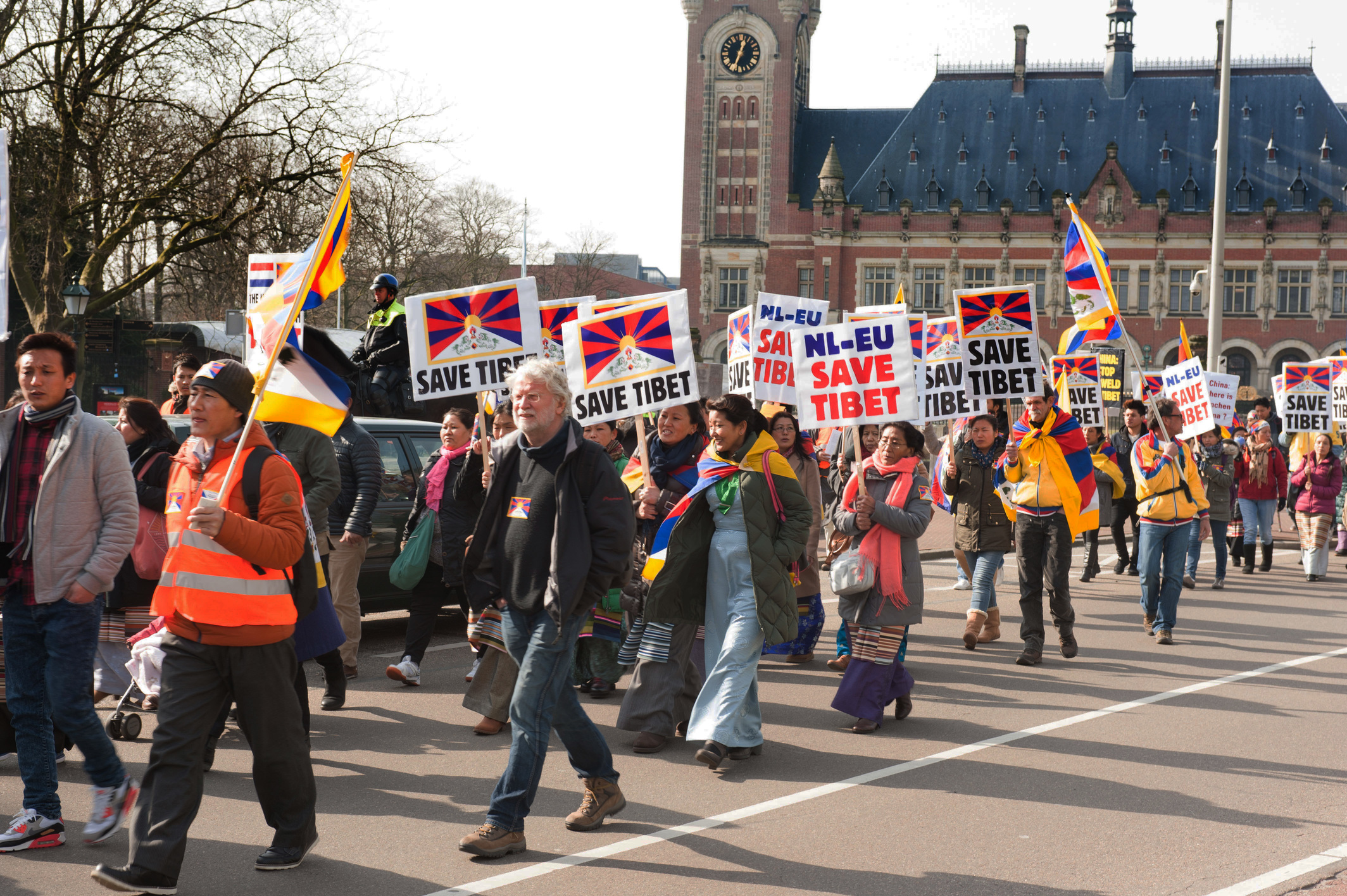 Indrukwekkende vredesmars in Den Haag.