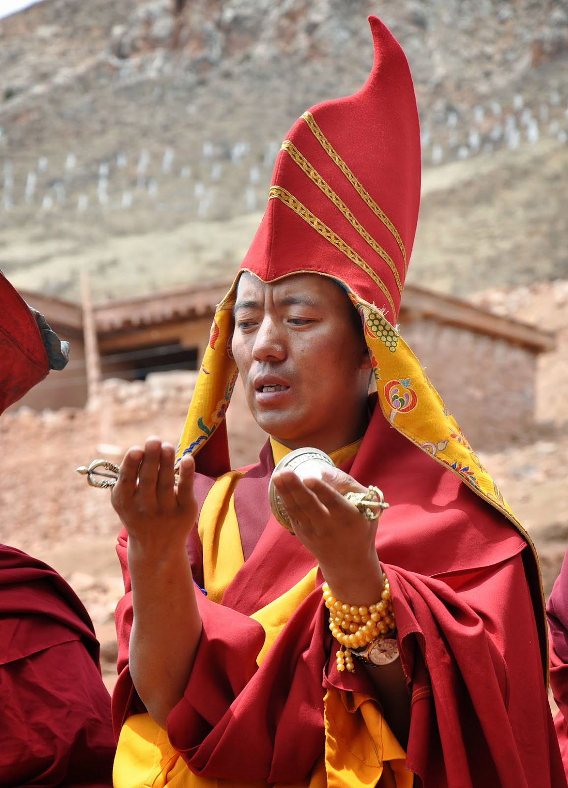 Khenpo Karma geeft onderwijs.