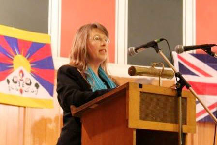 ICT Communications Director Kate Saunders spreekt bij 10 maart event in London. (Photo from by UK Tibet Society)