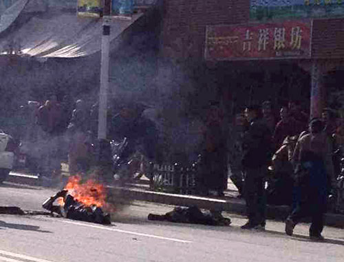 Dorje Rinchen collapses to the ground in Labrang. Dorje Rinchen collapses to the ground in Labrang.